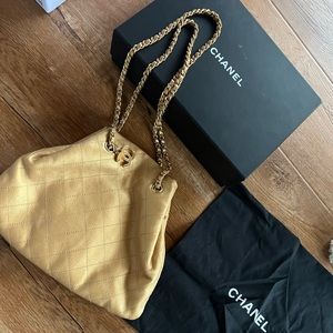 Chanel Caviar leather Bucket bag